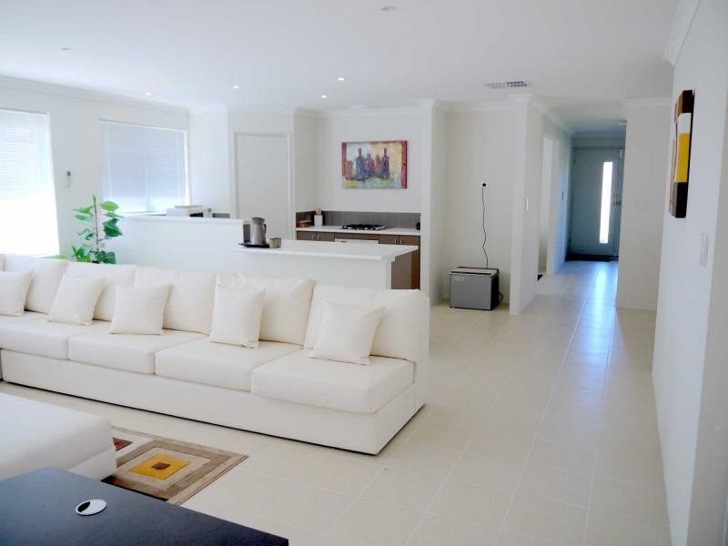 9 Cortona Grove, Sinagra WA 6065