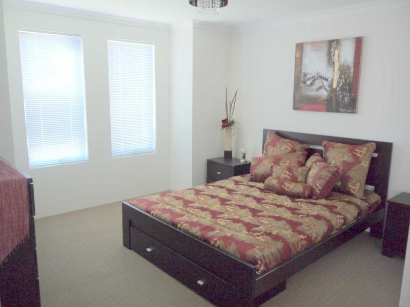 9 Cortona Grove, Sinagra WA 6065