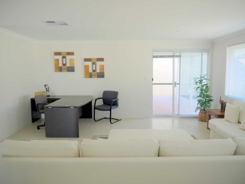 9 Cortona Grove, Sinagra WA 6065