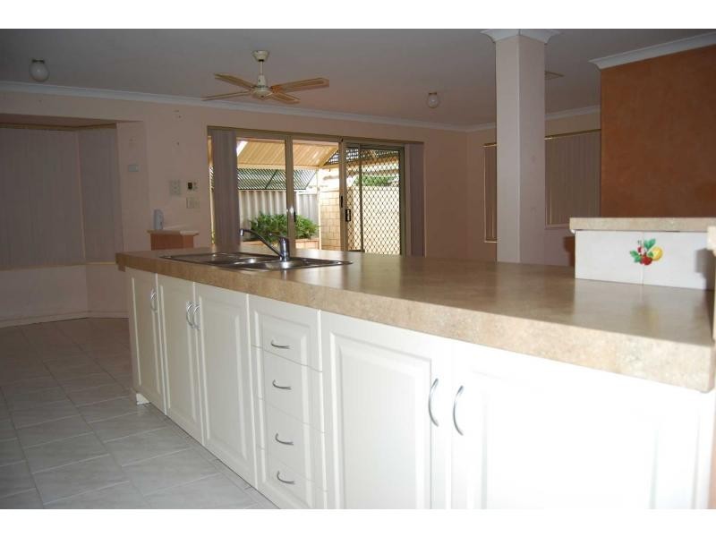 7 Loxleigh Gardens, Kiara WA 6054