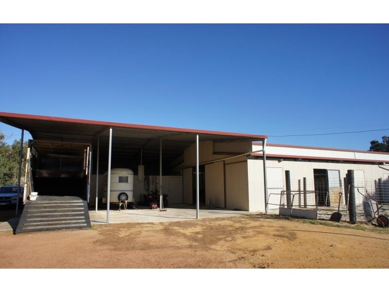 307 CHITTERING Road, Bullsbrook WA 6084