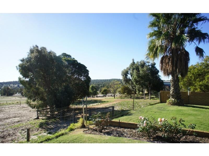 307 CHITTERING Road, Bullsbrook WA 6084