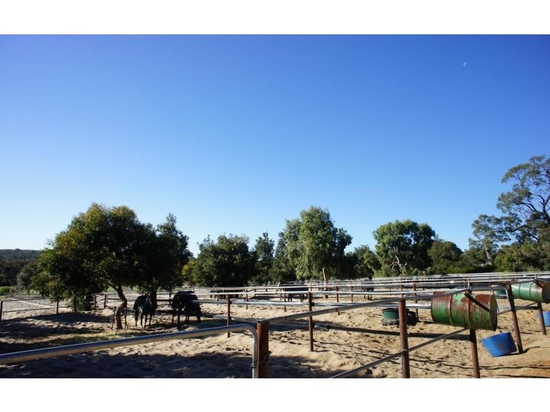 307 CHITTERING Road, Bullsbrook WA 6084