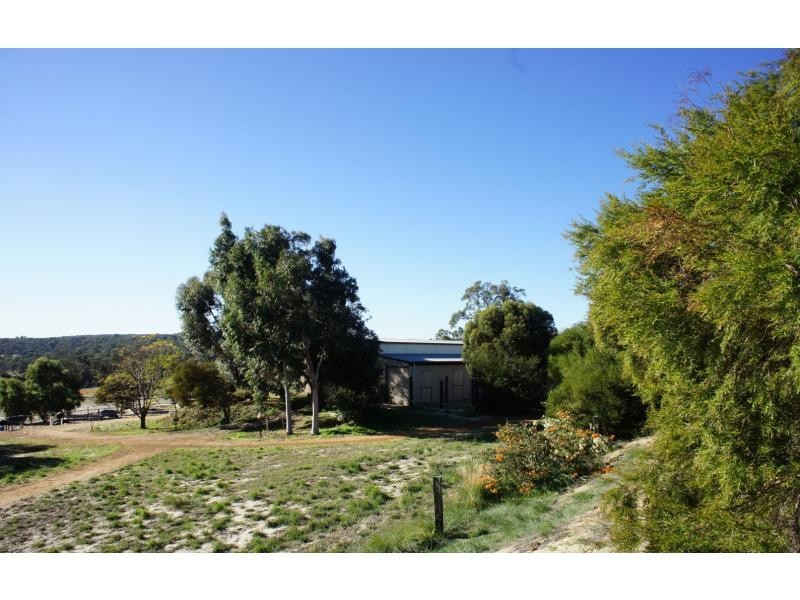 307 CHITTERING Road, Bullsbrook WA 6084