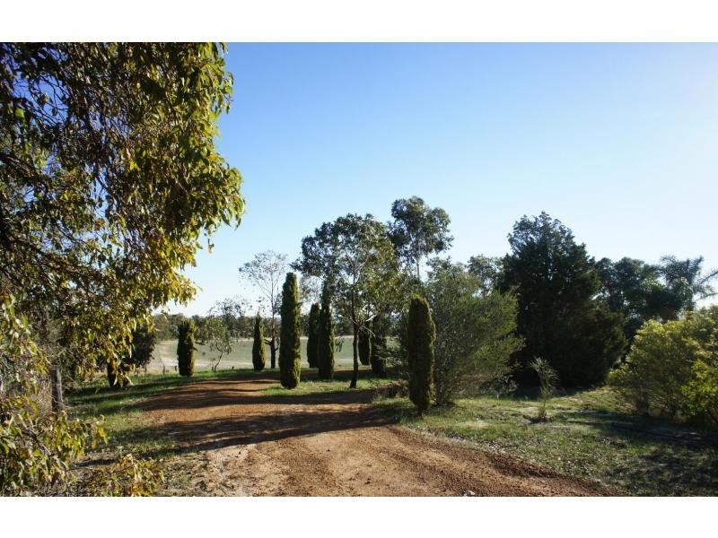 307 CHITTERING Road, Bullsbrook WA 6084