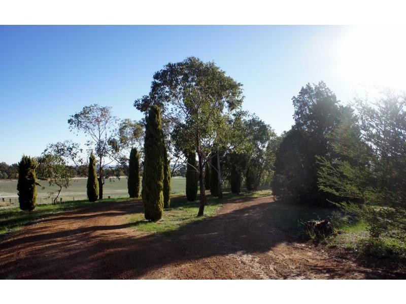 307 CHITTERING Road, Bullsbrook WA 6084