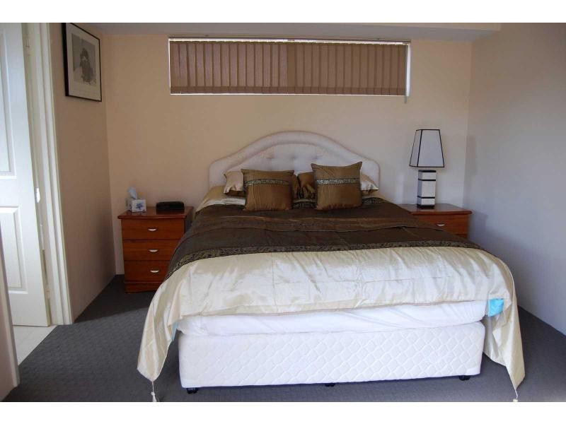 40 Lenihan Corner, Wattle Grove WA 6107