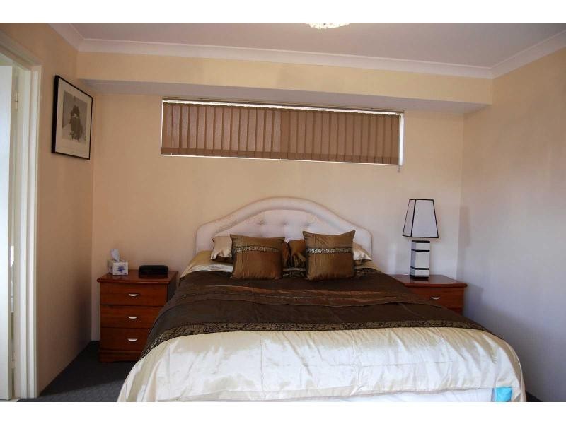 40 Lenihan Corner, Wattle Grove WA 6107