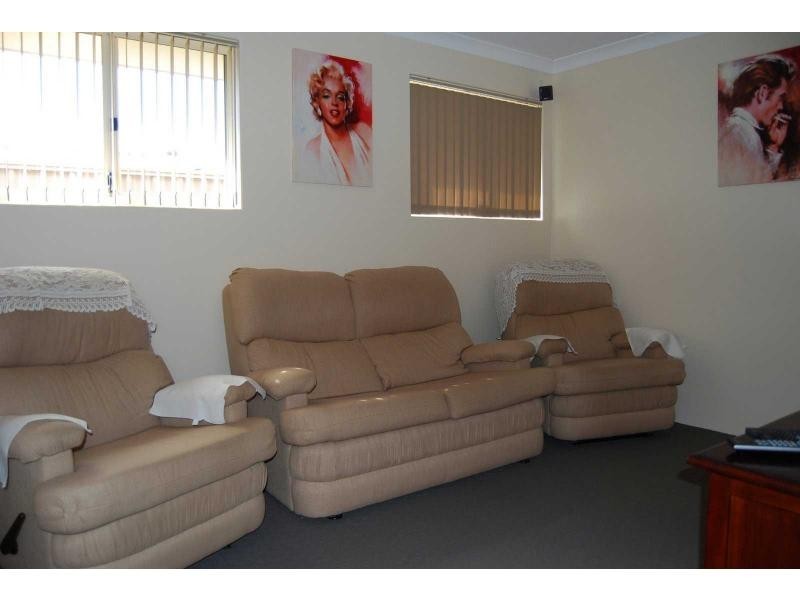 40 Lenihan Corner, Wattle Grove WA 6107