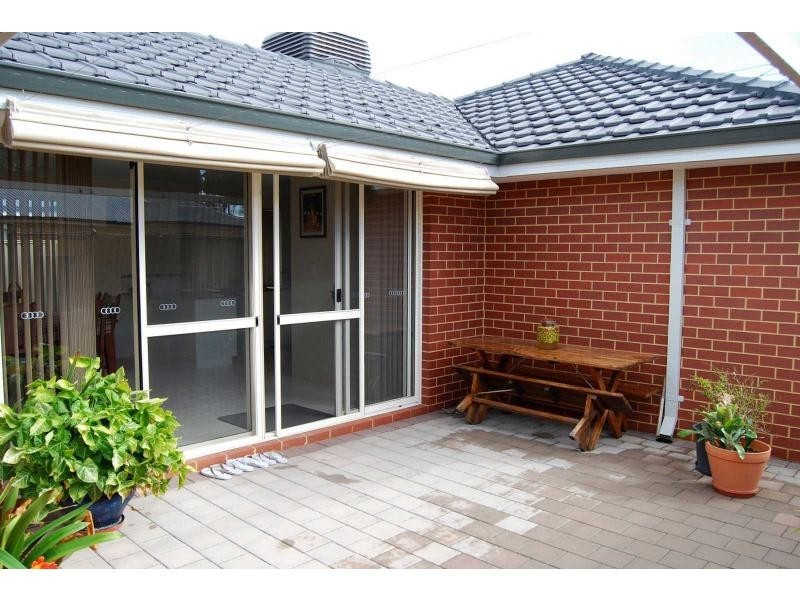 40 Lenihan Corner, Wattle Grove WA 6107