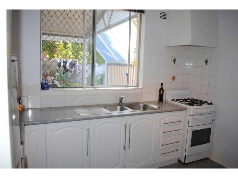 18E Wardlow Way, Balga WA 6061