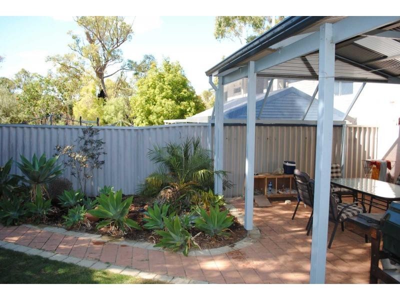 18E Wardlow Way, Balga WA 6061