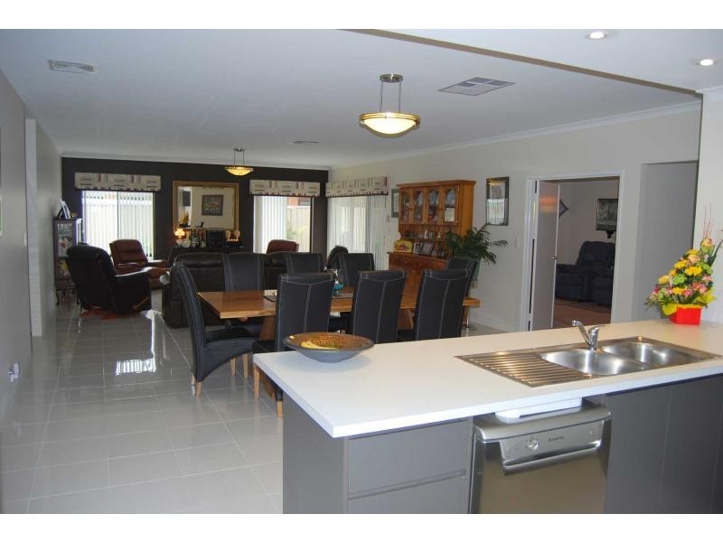 4 MacDougal Way, Harrisdale WA 6112