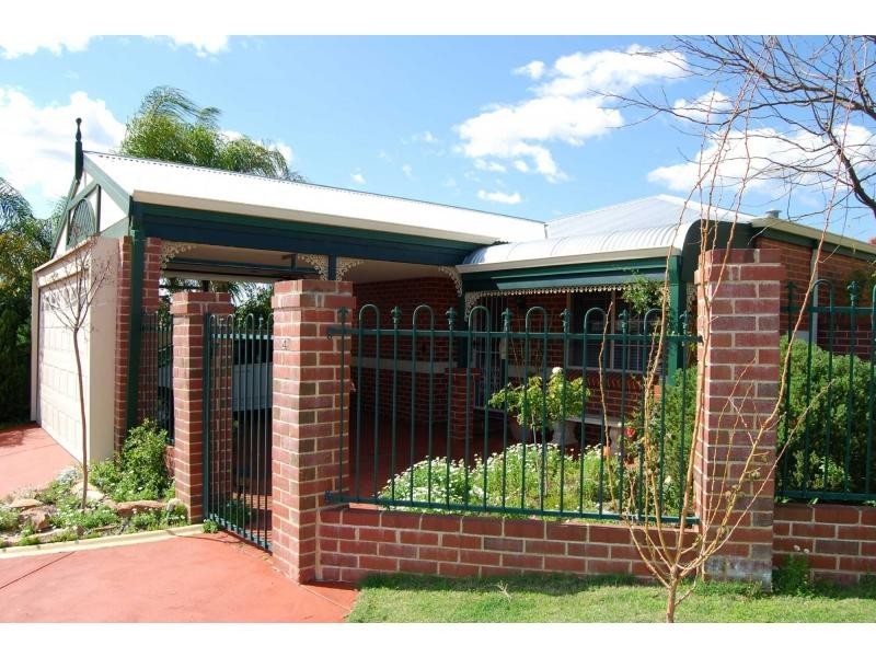 4 Ridgehaven Court, Canning Vale WA 6155