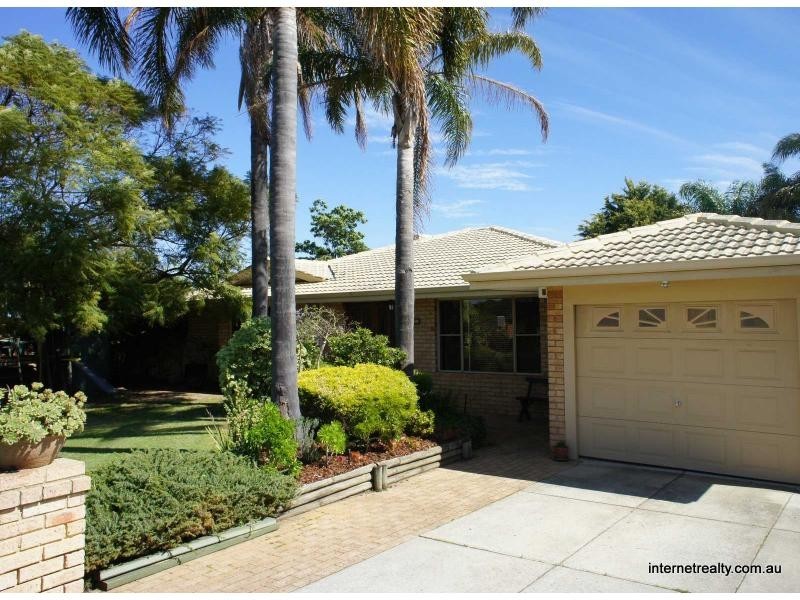 32 Peregrine Drive, Kingsley WA 6026