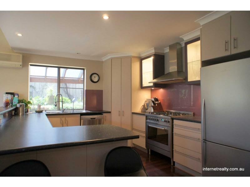 32 Peregrine Drive, Kingsley WA 6026