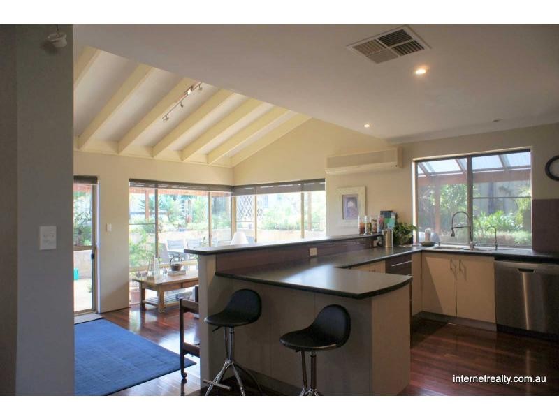 32 Peregrine Drive, Kingsley WA 6026