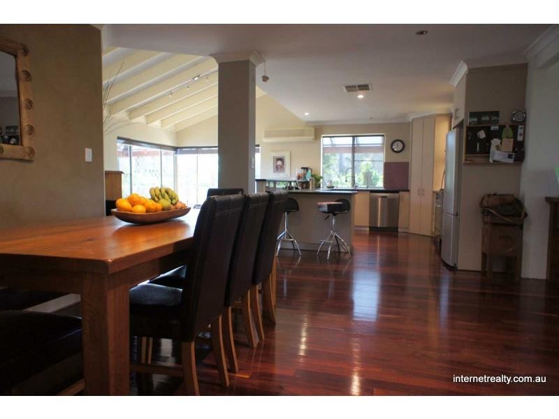 32 Peregrine Drive, Kingsley WA 6026