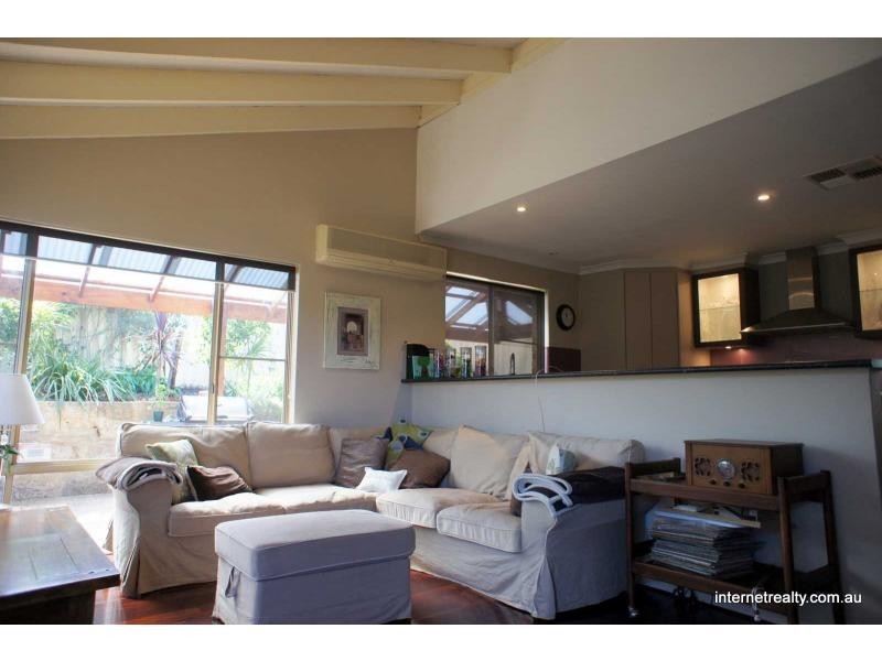 32 Peregrine Drive, Kingsley WA 6026