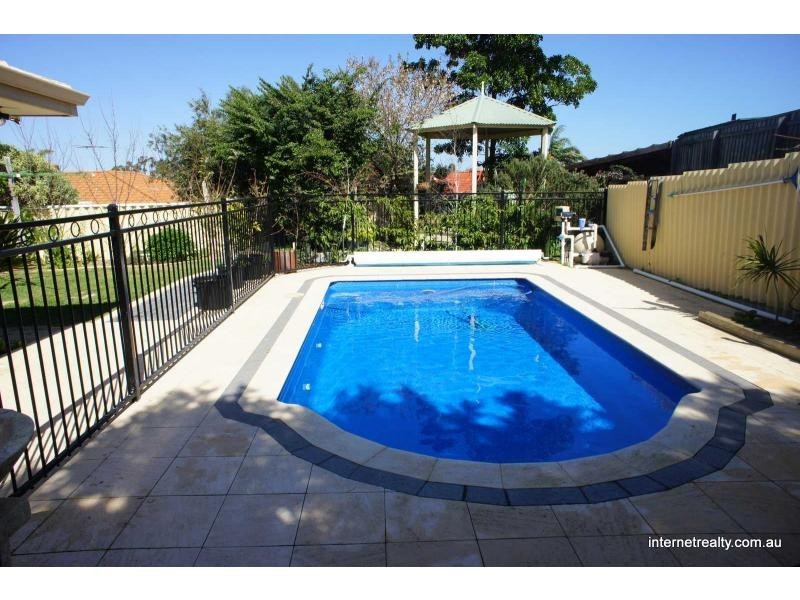 32 Peregrine Drive, Kingsley WA 6026