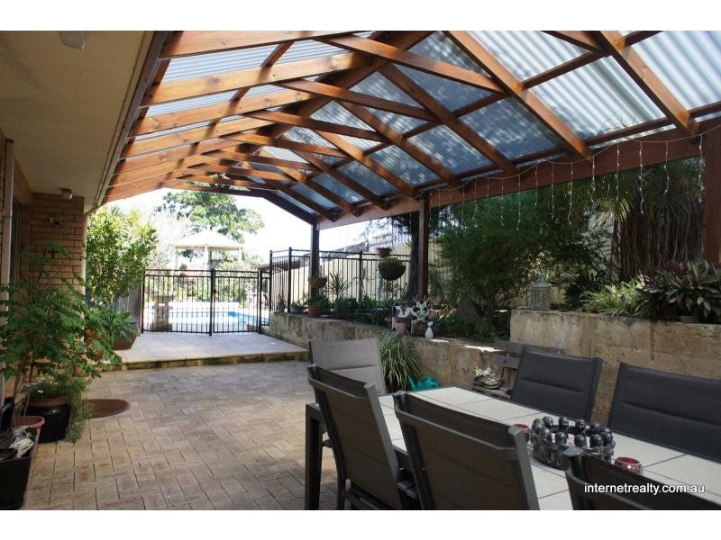 32 Peregrine Drive, Kingsley WA 6026