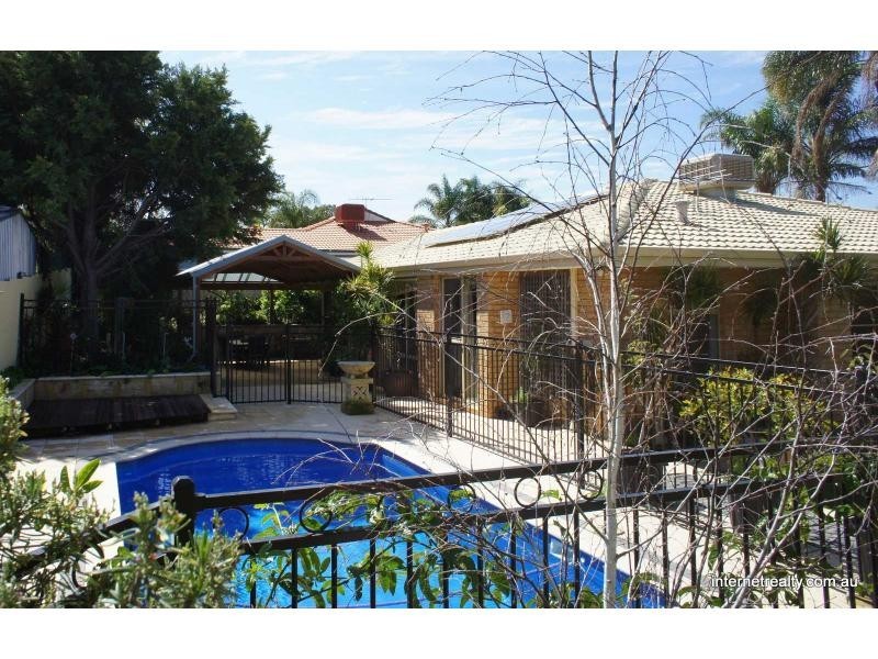 32 Peregrine Drive, Kingsley WA 6026