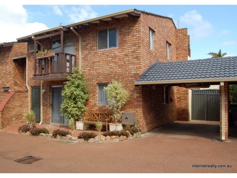2/20 Roscorla Avenue, Yokine WA 6060