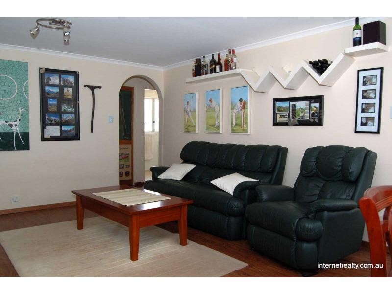 2/20 Roscorla Avenue, Yokine WA 6060