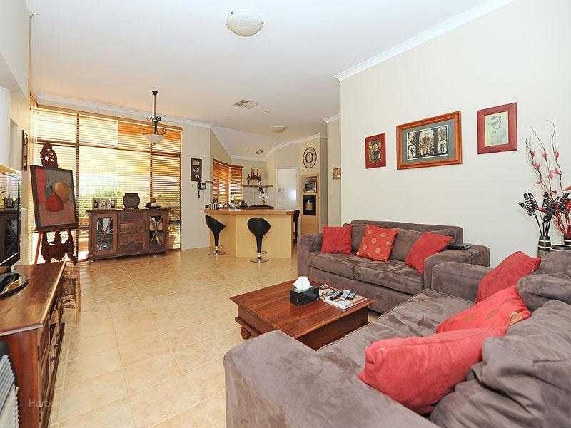 39 East Road, Hocking WA 6065