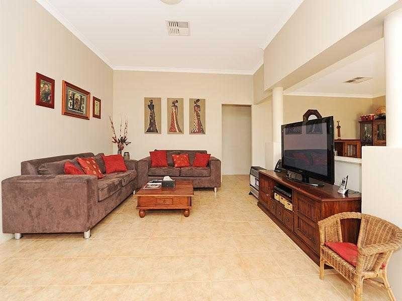 39 East Road, Hocking WA 6065