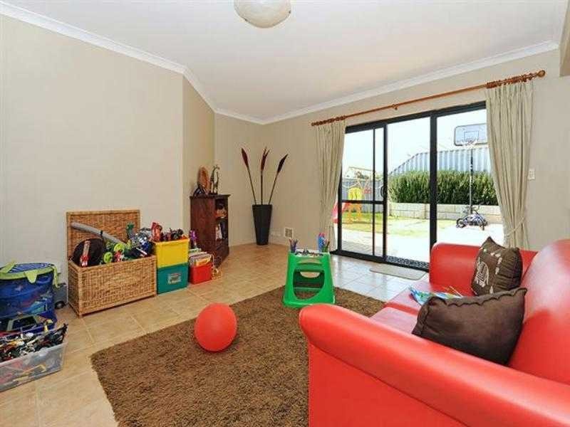 39 East Road, Hocking WA 6065