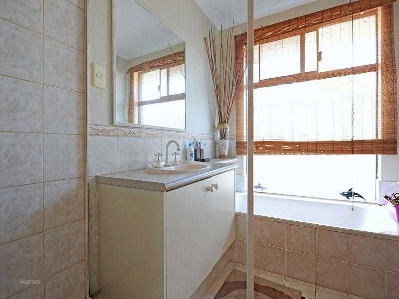 39 East Road, Hocking WA 6065