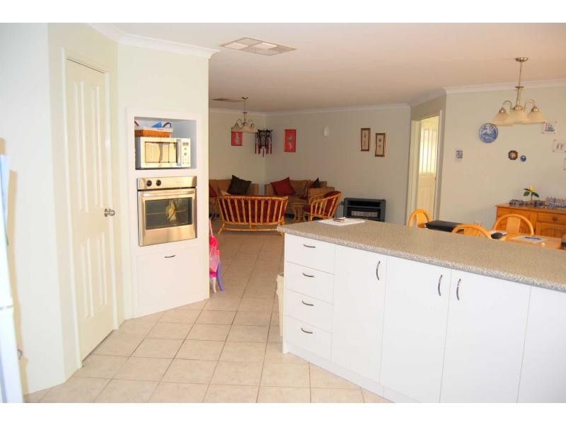 22 Brouwer Trail, Dudley Park WA 6210