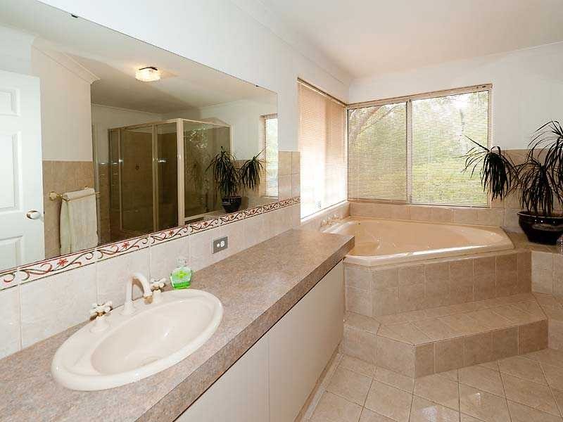 112 VINES Avenue, The Vines WA 6069