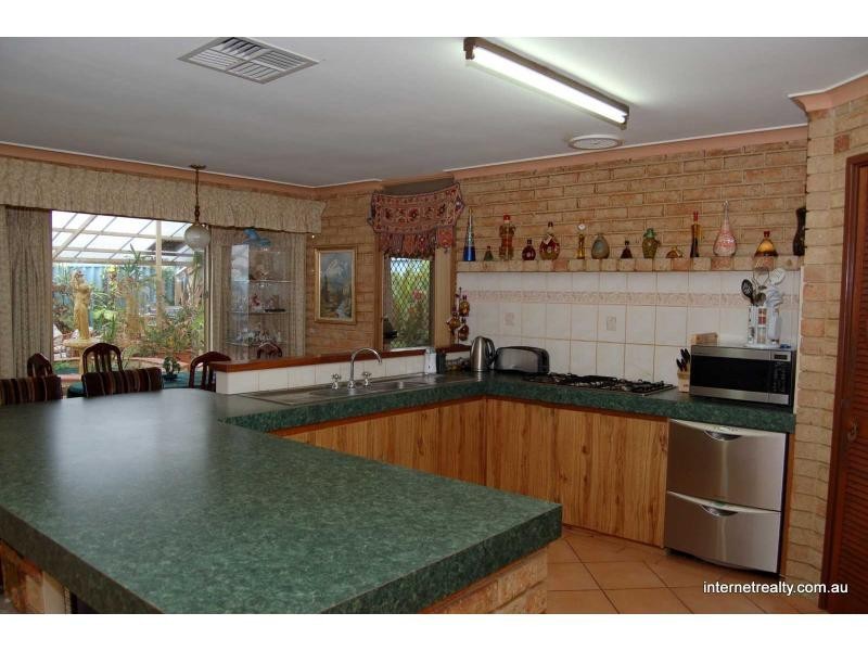 5 LYELL Grove, Woodvale WA 6026