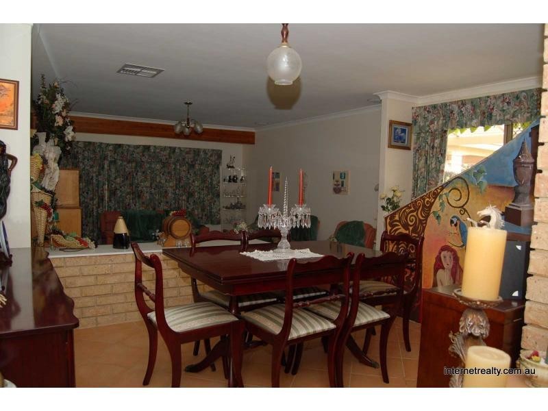 5 LYELL Grove, Woodvale WA 6026