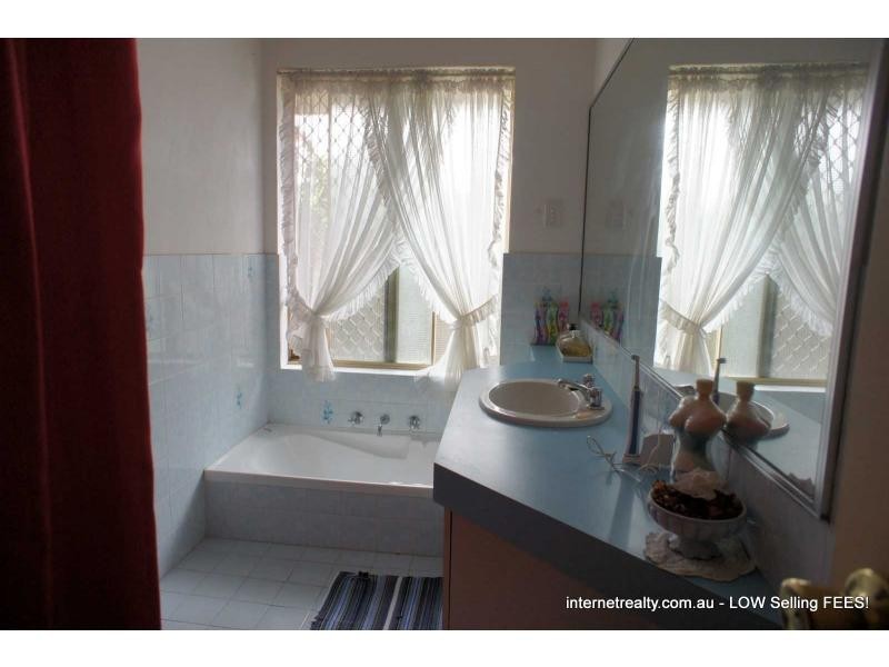 5 LYELL Grove, Woodvale WA 6026