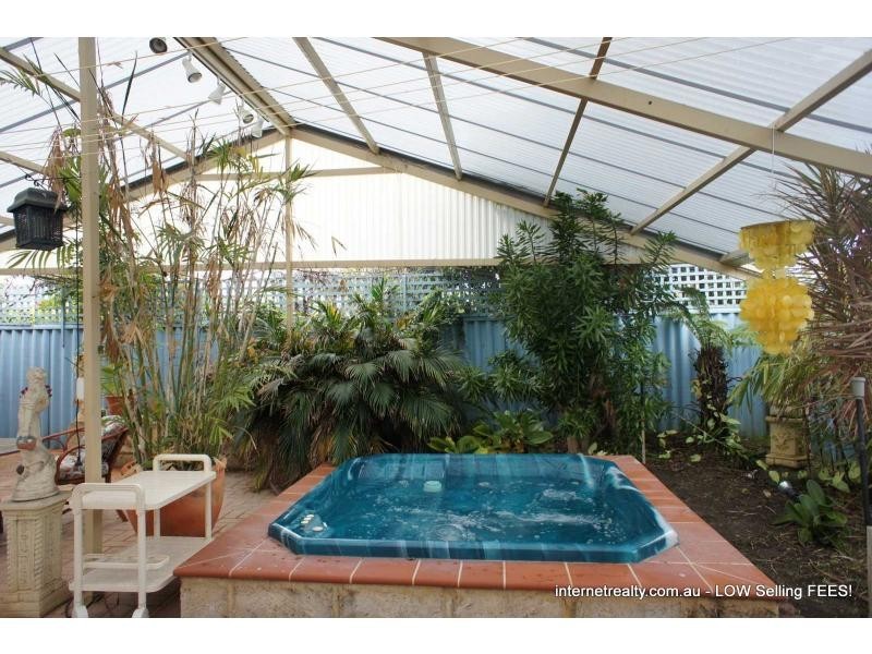 5 LYELL Grove, Woodvale WA 6026