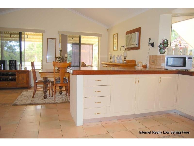 8 Sulphur Cove, Stratton WA 6056