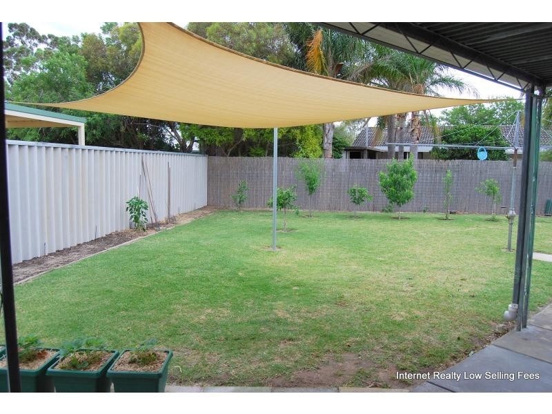 8 O’Sullivan Drive, Camillo WA 6111