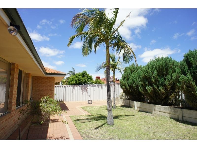 106 BERKLEY Road, Marangaroo WA 6064