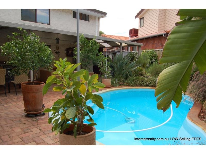 5 Chenard Street, Carine WA 6020