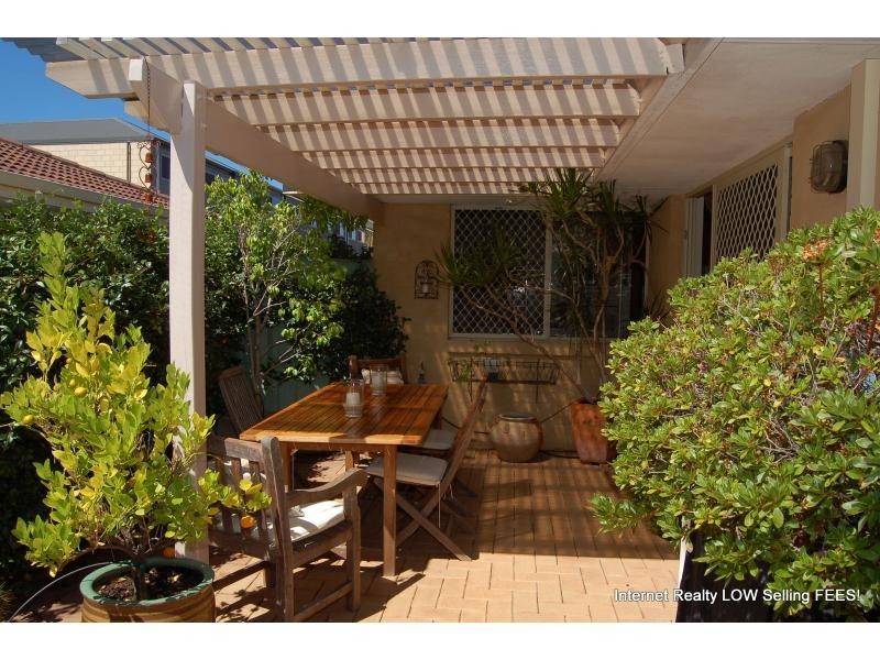 Villa 2/28 Fletcher Street, Applecross WA 6153