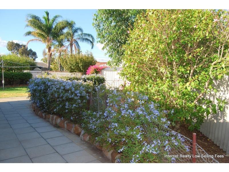 3 Dyson Court, Camillo WA 6111