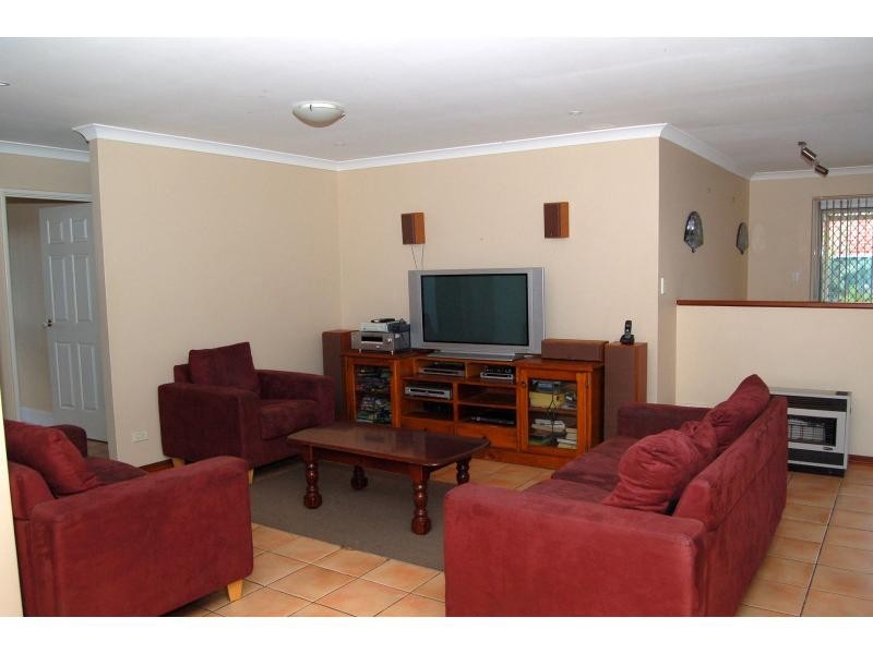 88 ARCHER Street, Pearsall WA 6065