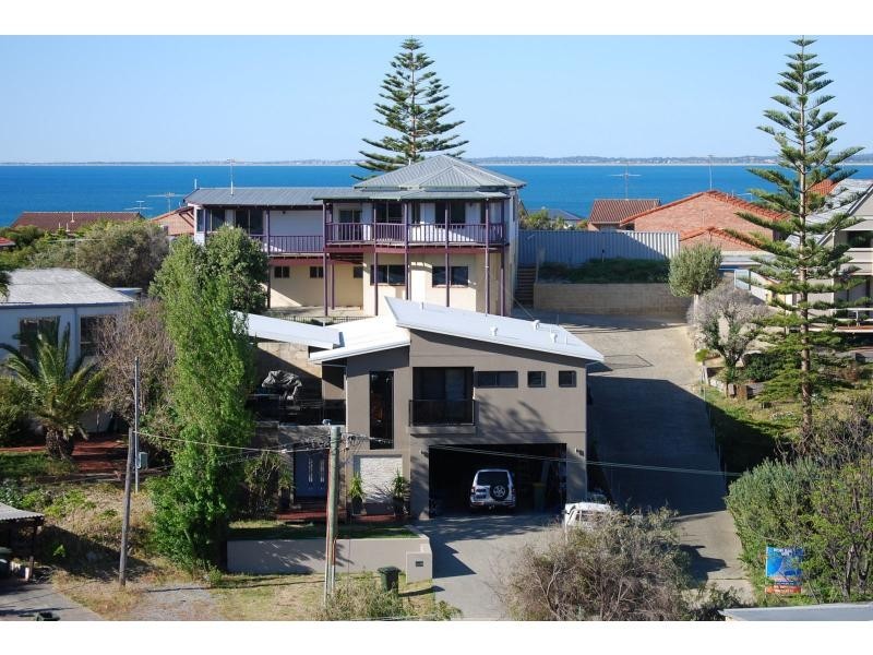 22b Valley Road, Halls Head WA 6210