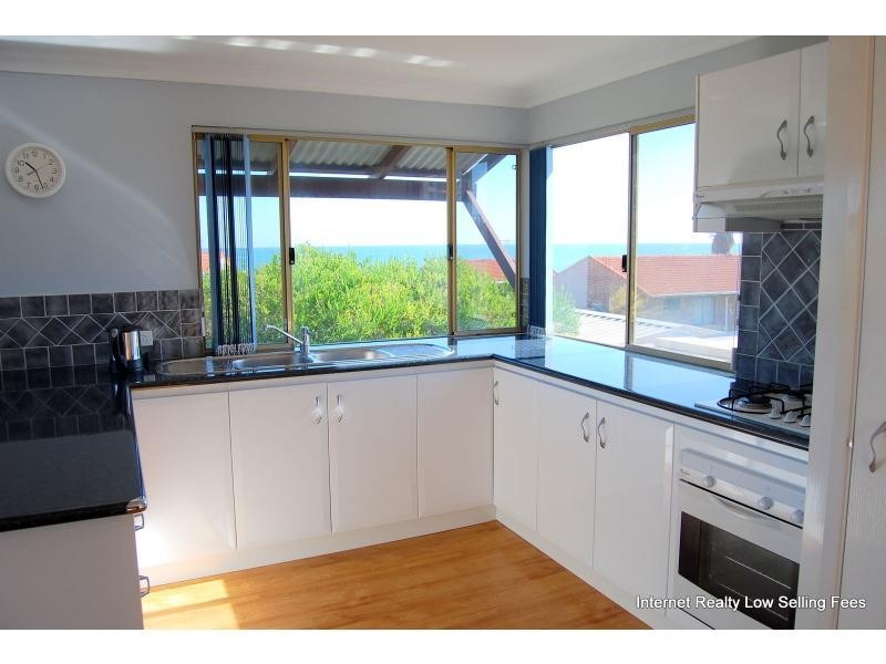 22b Valley Road, Halls Head WA 6210