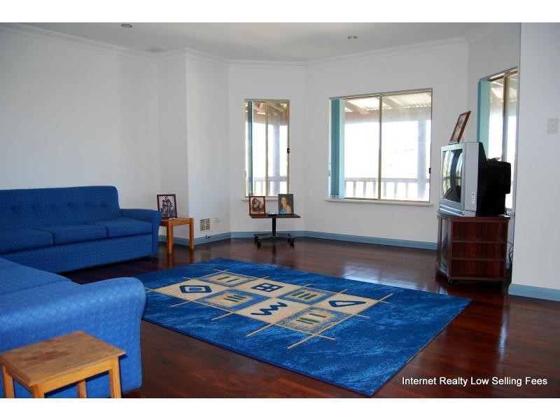 22b Valley Road, Halls Head WA 6210