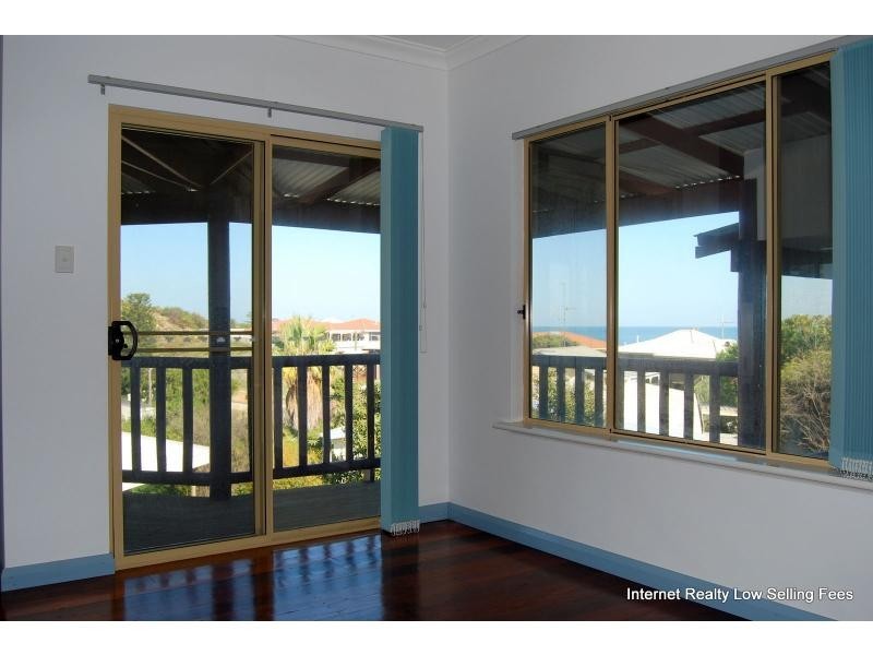 22b Valley Road, Halls Head WA 6210