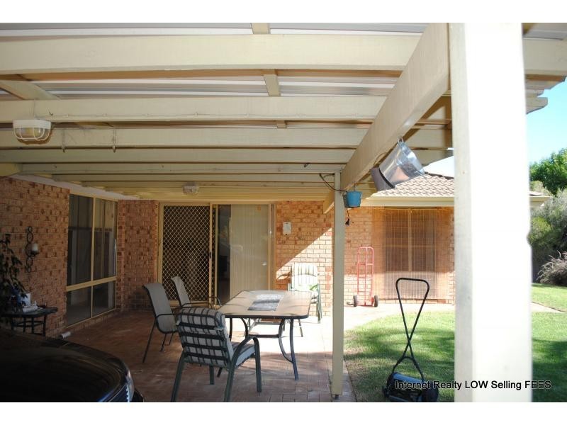 3 Thaxted Place, Swan View WA 6056